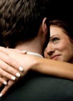 Utroskab og parterapi. Har du prøvet at være eller er du utro? Har du prøvet at være den, der er blevet bedraget eller bliver du det i dette øjeblik? Så ved du hvor svært, ulykkeligt og ambivalent det hele kan være og for at sige det, som det er, så er det i situationer med utroskab en rigtig god idé at gå i parterapi. I parterapi kan I få hjælp, så det der gør ondt og er svært ikke bliver endnu værre. Mine kontaktoplysninger finder du lige her til højre. Ring eller skriv og få en hurtig tid. 
