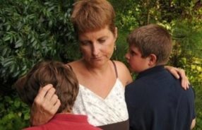Med nogle få undtagelser er en skilsmisse i forældrenes interesse. Ikke i børnenes. Man vælger at bryde på trods af dem. Ikke til fordel for dem.  

Børnenes respekt for og tillid til en eller begge forældre kan derfor forsvinde helt eller delvis og de kan blive ramt af stærke følelser, som de måske kun passivt har mulighed for at give udtryk for.   

Parterapi kan være med til at styrke forældreskabet i en skilsmissesituation. Bestil tid på mobil 26 52 45 18.  